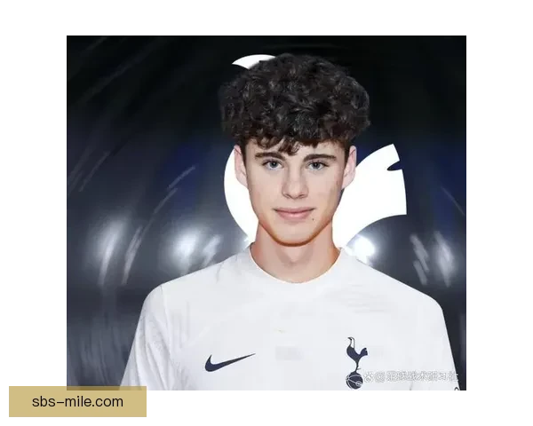 热刺完成阿奇格雷加盟 力图增强锋线实力新赛季冲刺